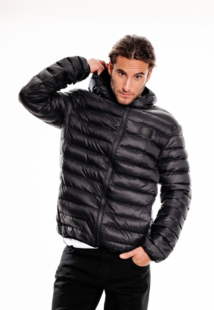 CAMPERA PUFFER CON CAPUCHA Y PIEL ADENTRO