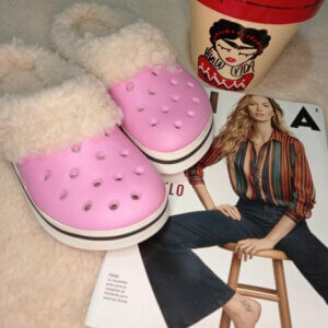 CROCS DE DAMA CON CORDERITO