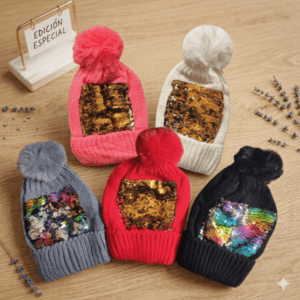 GORRO DE LANA CON LENTEJUELAS Y CORDERITO