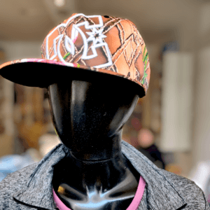 Alternative view of GORRA PLANA ESTAMPADA
