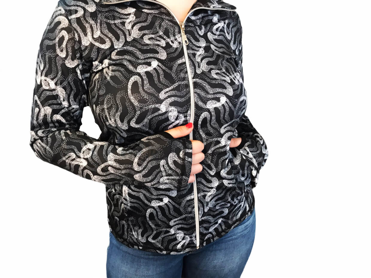 CAMPERA DEPORTIVA ESTAMPADA LYCRA - Imagen 2