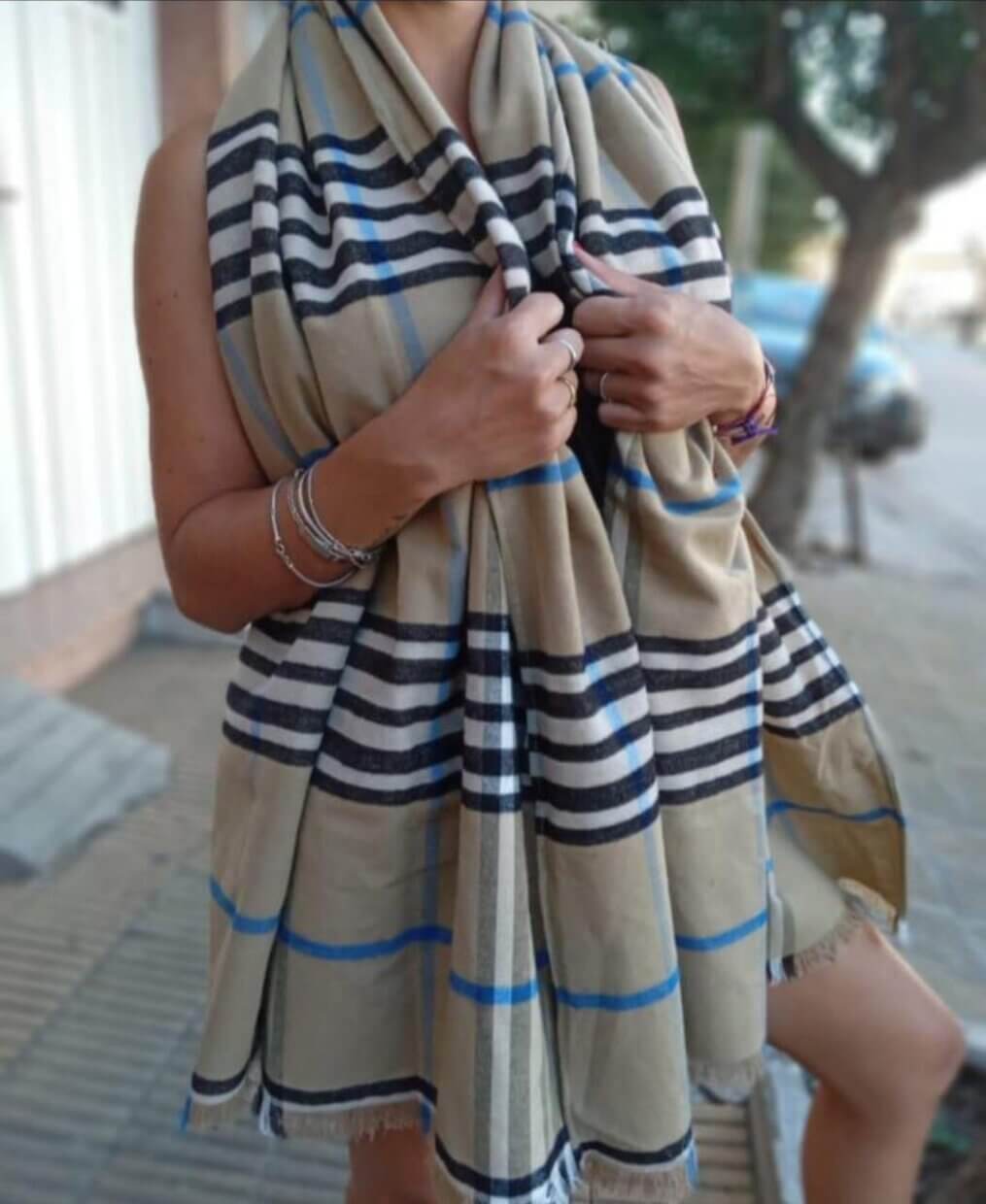 RUANA CUADRILLÉ - Imagen 7